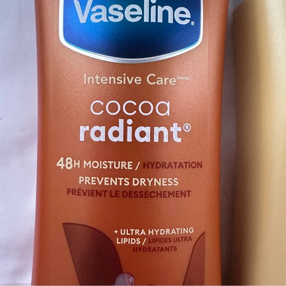 Vaseline Lotion Set of 2 Nourishing Moisture & Cocoa Radiant 10 oz Each New